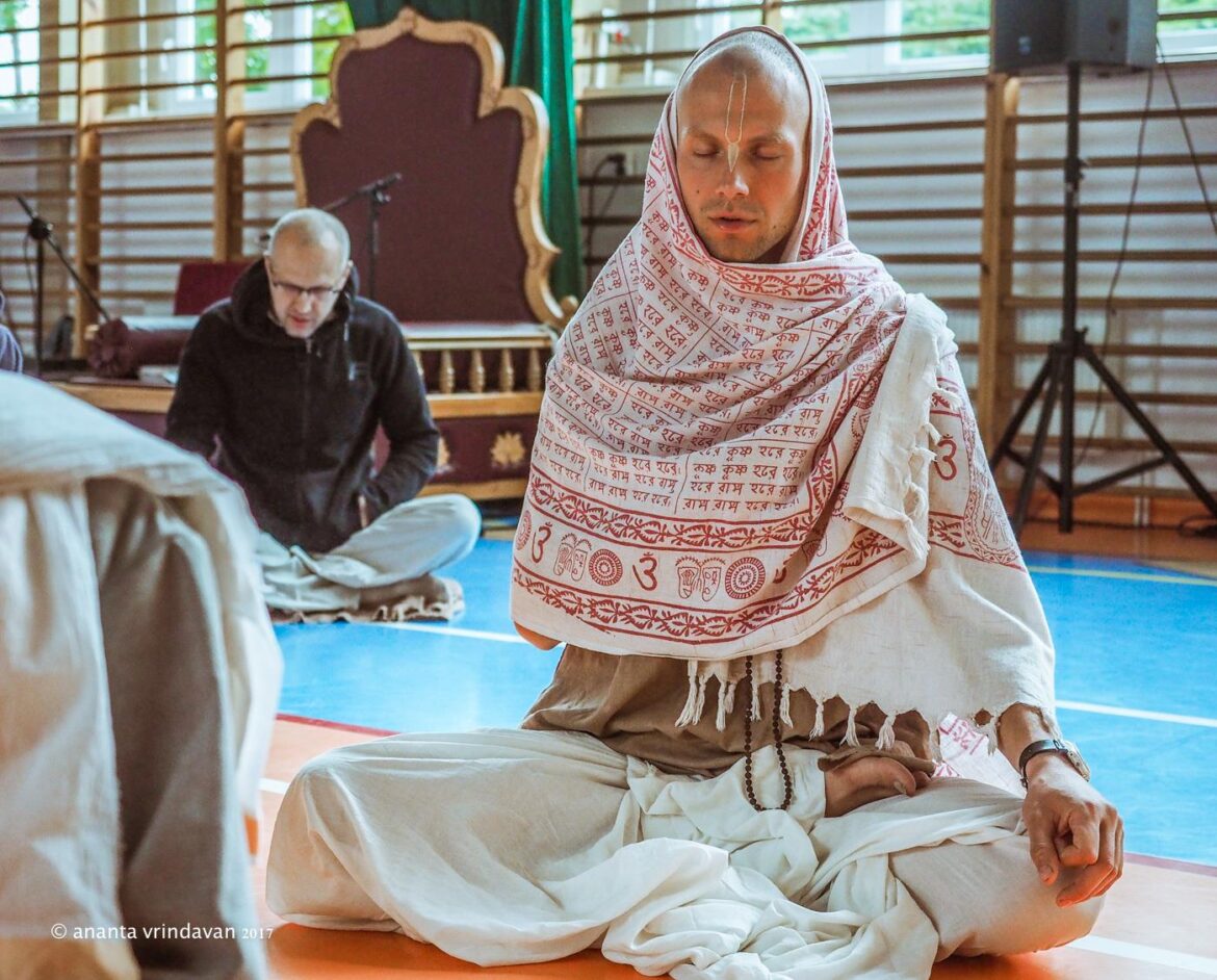 HARE KRISNA MAHA MANTRA